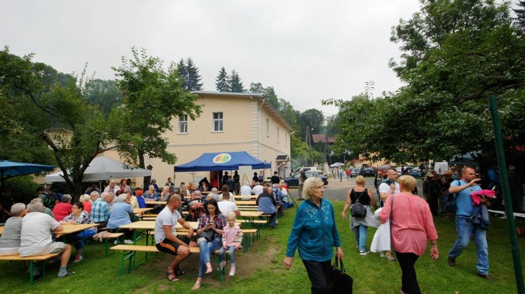 Gosciniec Jas -Sniadania I Obiadokolacje Szwedzki Stol W Cenie Bezplatny Parking Шклярська Поремба Екстер'єр фото